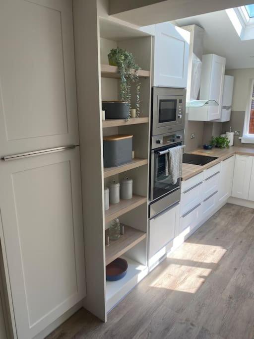 Beautiful 3 Bed Home In The Heart Of New Forest Hordle Exterior foto