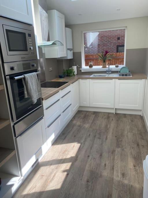 Beautiful 3 Bed Home In The Heart Of New Forest Hordle Exterior foto